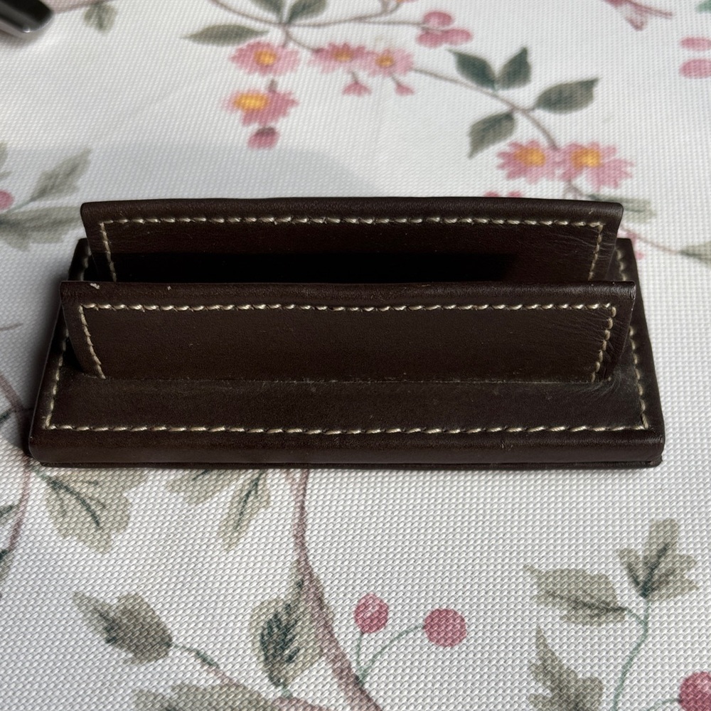 COACH Elegant Brown Leather Card Holder